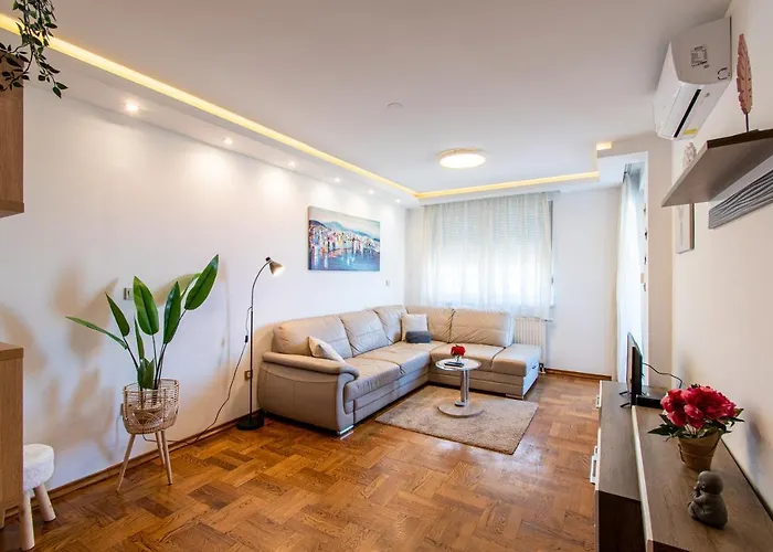 Flexible Selfcheckins 43 - Zagreb - Luxury - Parking - Loggia - Brand New