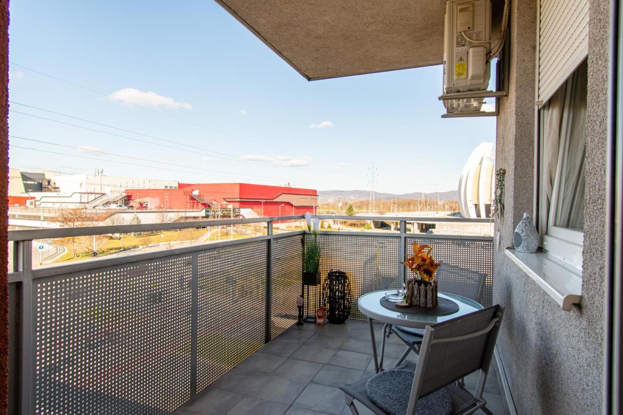Flexible Selfcheckins 43 - - Luxury - Parking - Loggia - Brand New Apartment *