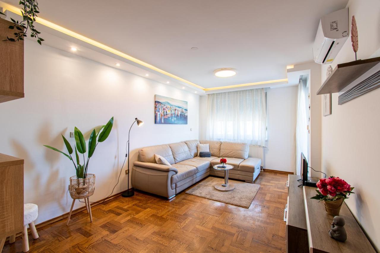 Flexible Selfcheckins 43 - - Luxury - Parking - Loggia - Brand New *