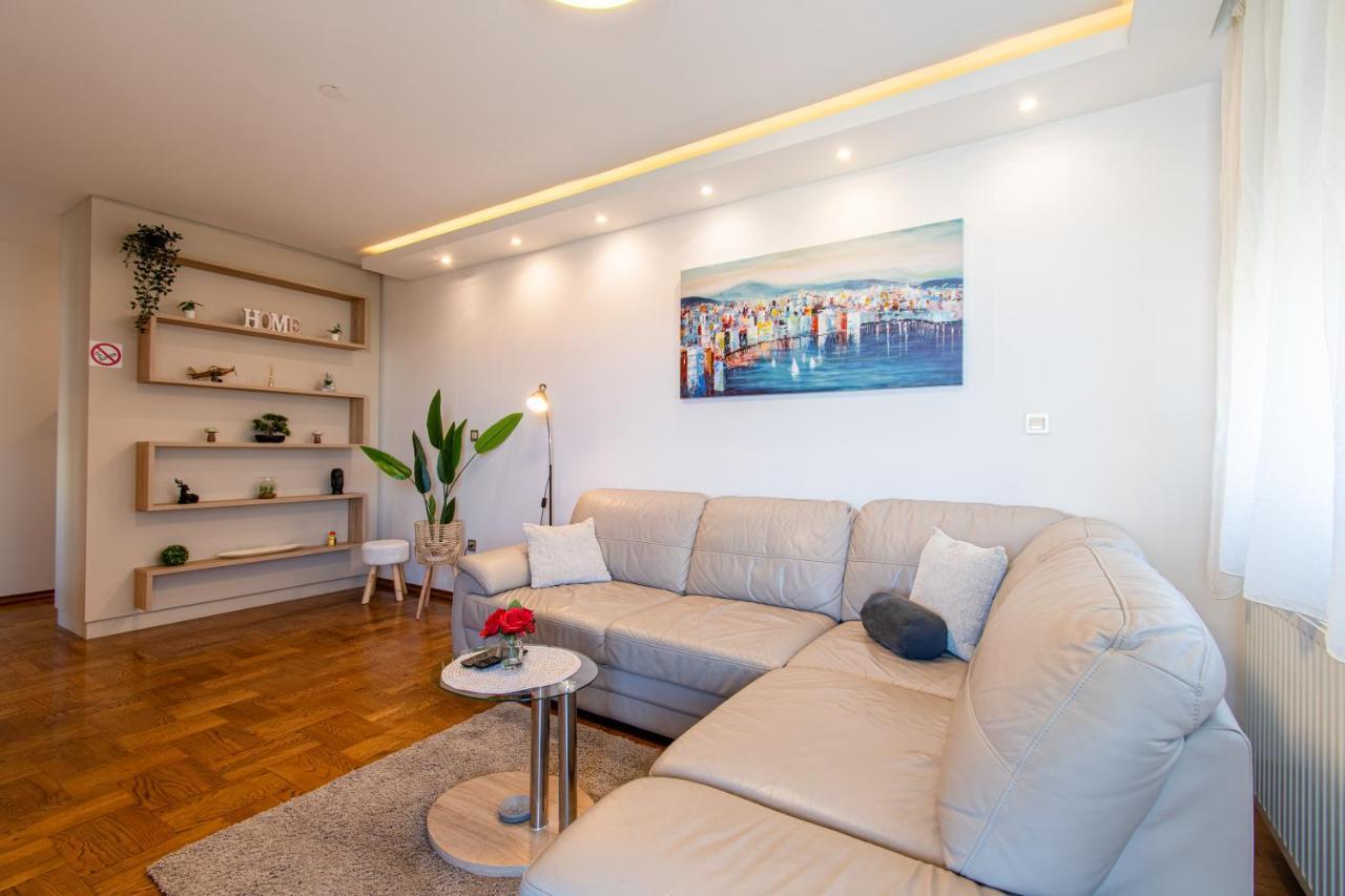 Flexible Selfcheckins 43 - - Luxury - Parking - Loggia - Brand New *