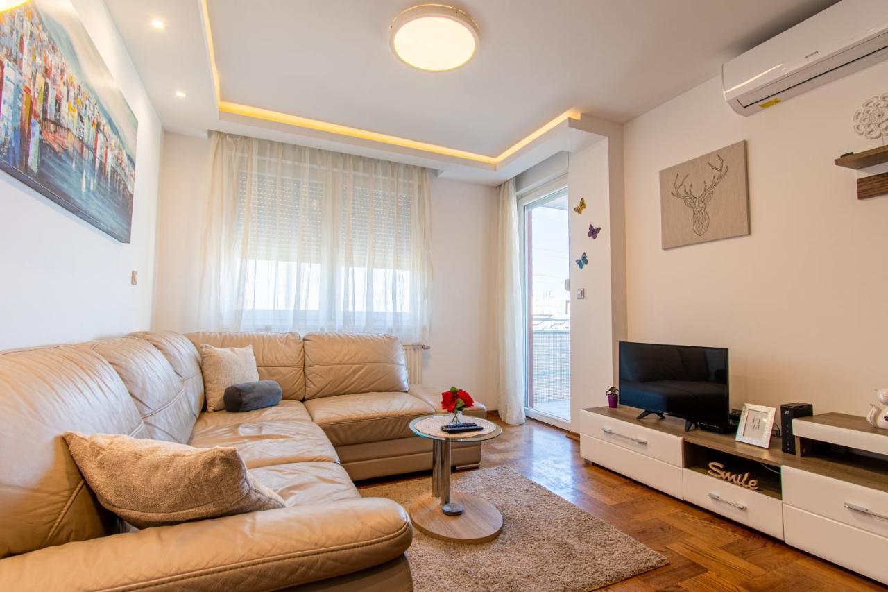 Flexible Selfcheckins 43 - - Luxury - Parking - Loggia - Brand New * Zagreb