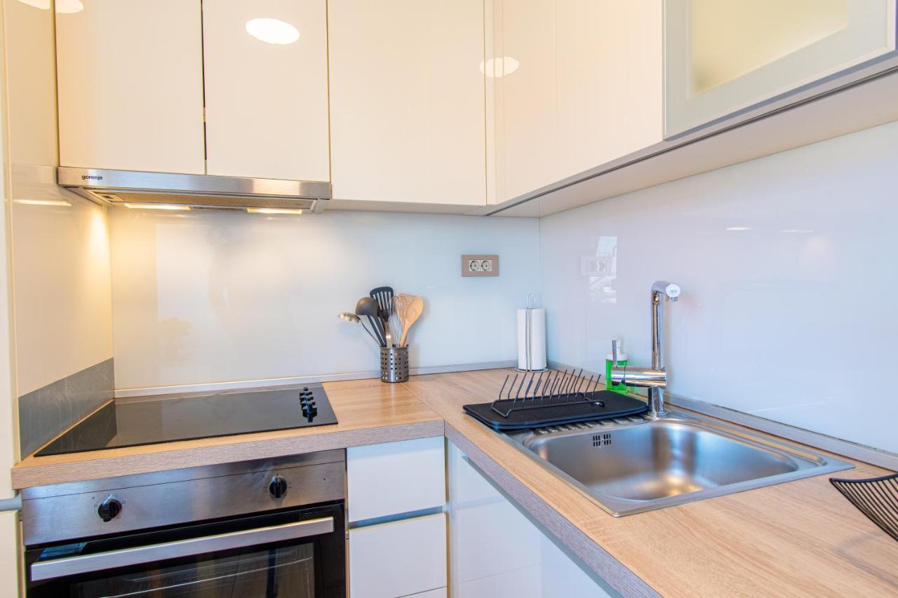 Flexible Selfcheckins 43 - - Luxury - Parking - Loggia - Brand New